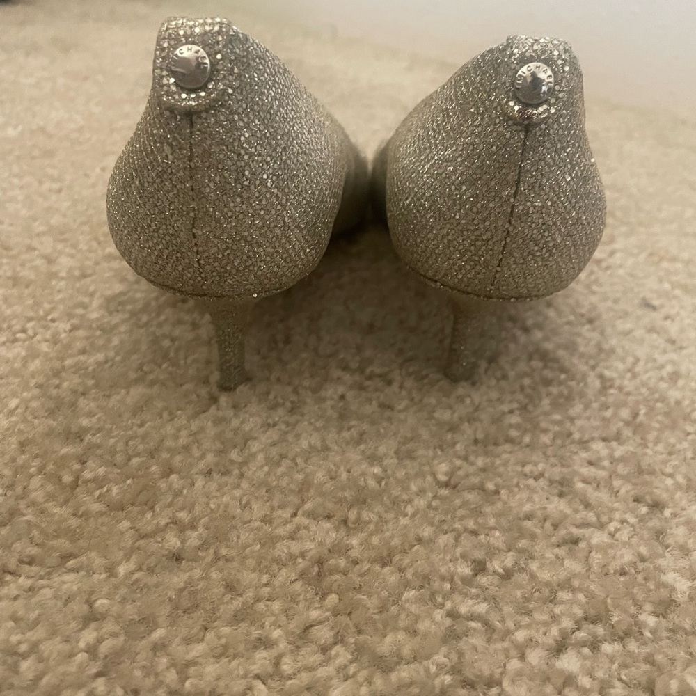 Silver pumps heels Michael Kors